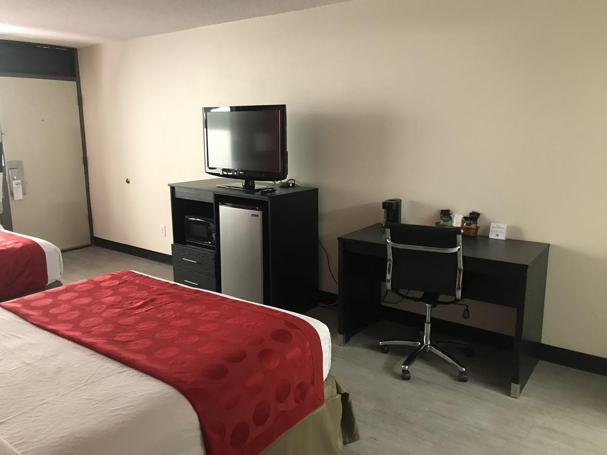 Готель Ramada By Wyndham Mesa Downtown Екстер'єр фото