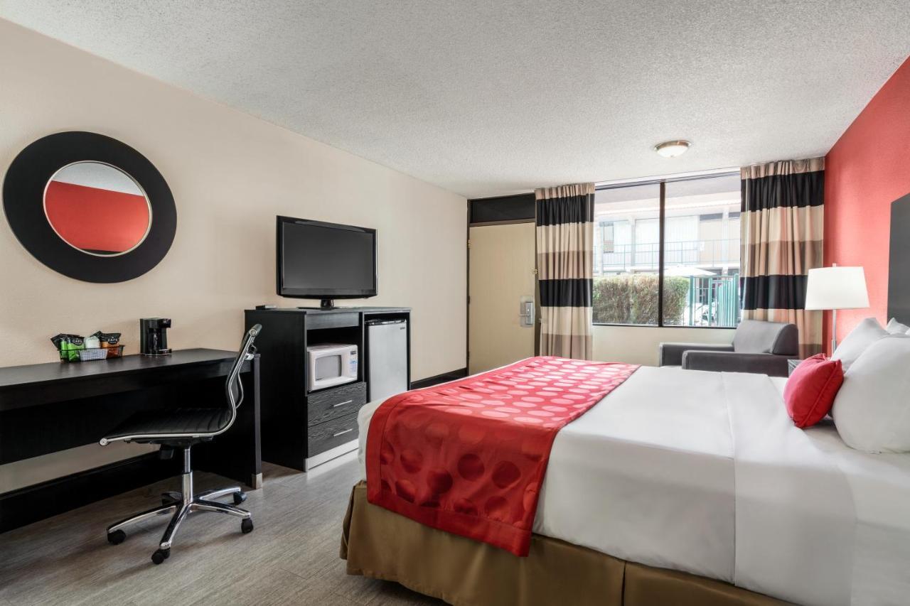 Готель Ramada By Wyndham Mesa Downtown Екстер'єр фото