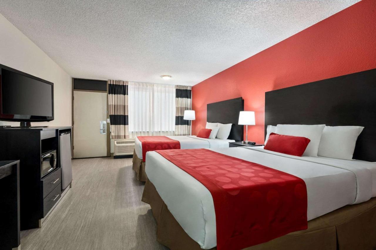 Готель Ramada By Wyndham Mesa Downtown Екстер'єр фото